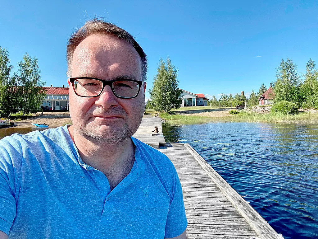 Paneelikeskusteluja johtaa Lännen Median päätoimittaja ja vapaa-ajan asukas Matti Posio.

