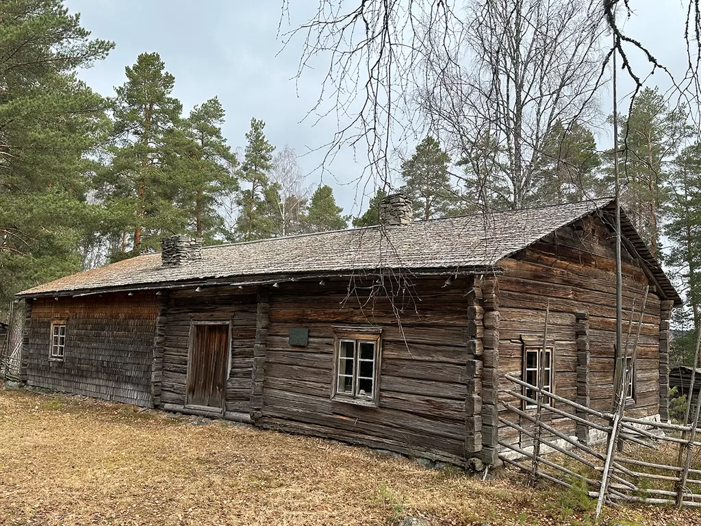Kotiseutumuseon päärakennus saa uuden katon  syksyllä.