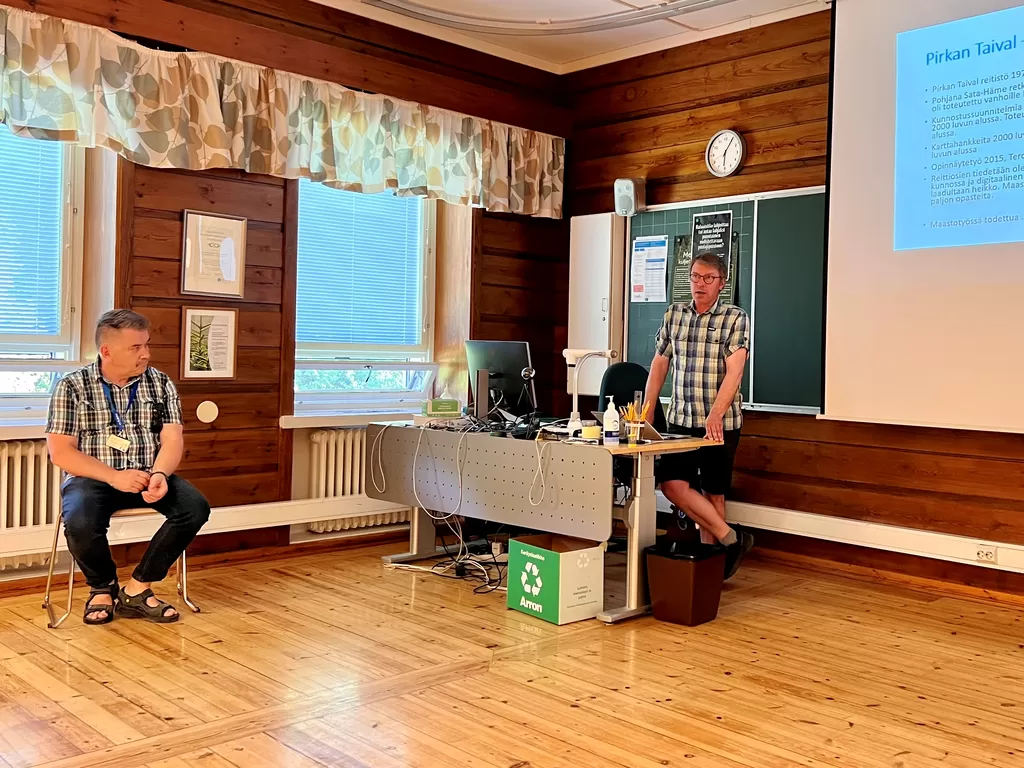 Jyrki Tanhuanpää Ylöjärven kaupungilta ja retkeilypalvelupäällikko Petri Mäkelä Ekokumppanit Oy:stä vastailivat yleisön kysymyksiin koskien Pirkan Taipaleen reittiä Kurussa keskiviikkoiltana 30. toukokuuta. 