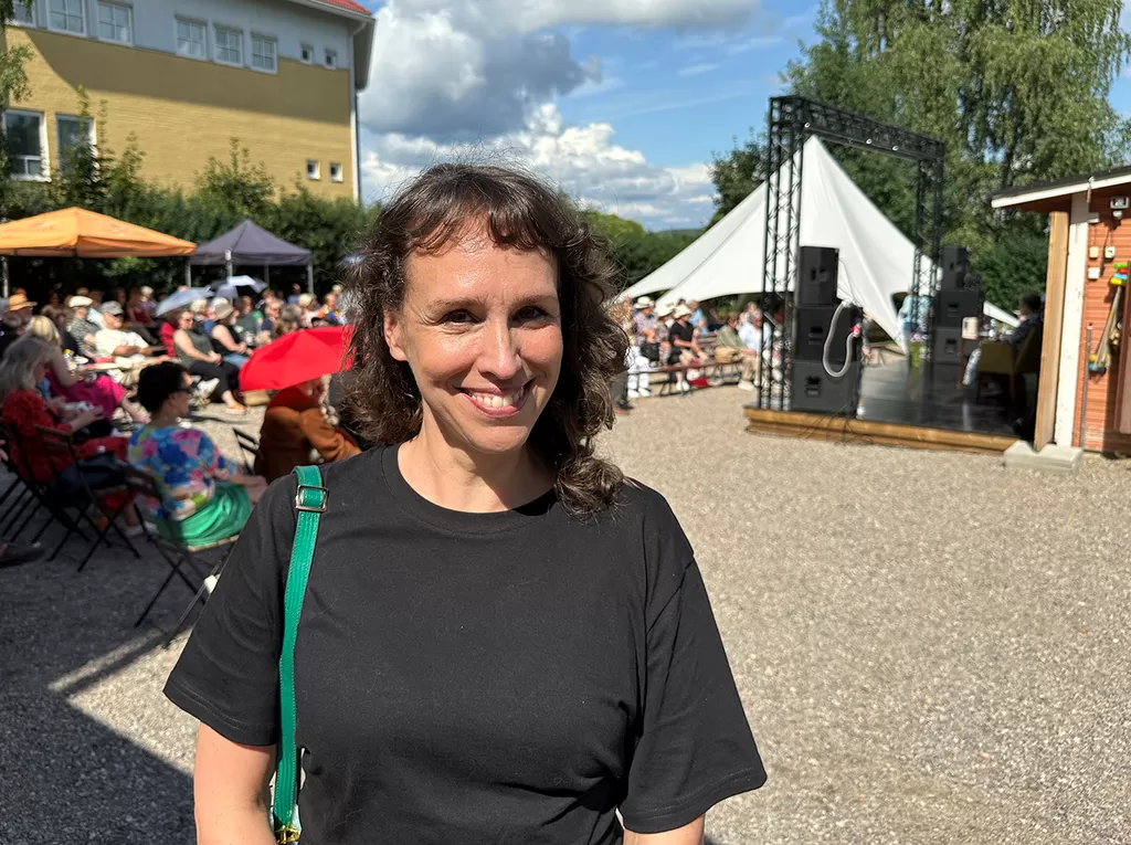 Thesleff-tutkija Hanna-Reetta Schreck esitelmöi Ellen Thesleffistä Vinhan kirjajuhlilla ja oli mukana myös poikkitaiteellisessa  näyttämöteoksessa "Omakuva-unia Elle Thesleffin elämästä ja taiteesta".