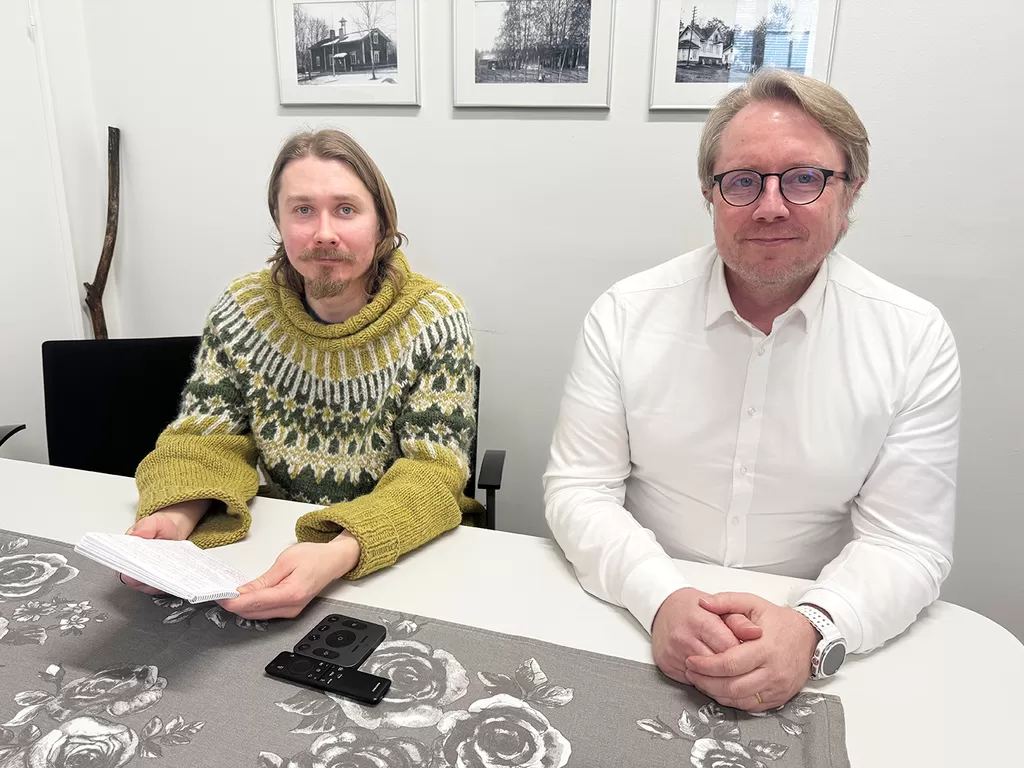 Waltteri Martelin (vas.) ja Toni Leppänen pitävät tärkeänä, että kaikkia kyliä kehitetään yhdenvertaisesti.