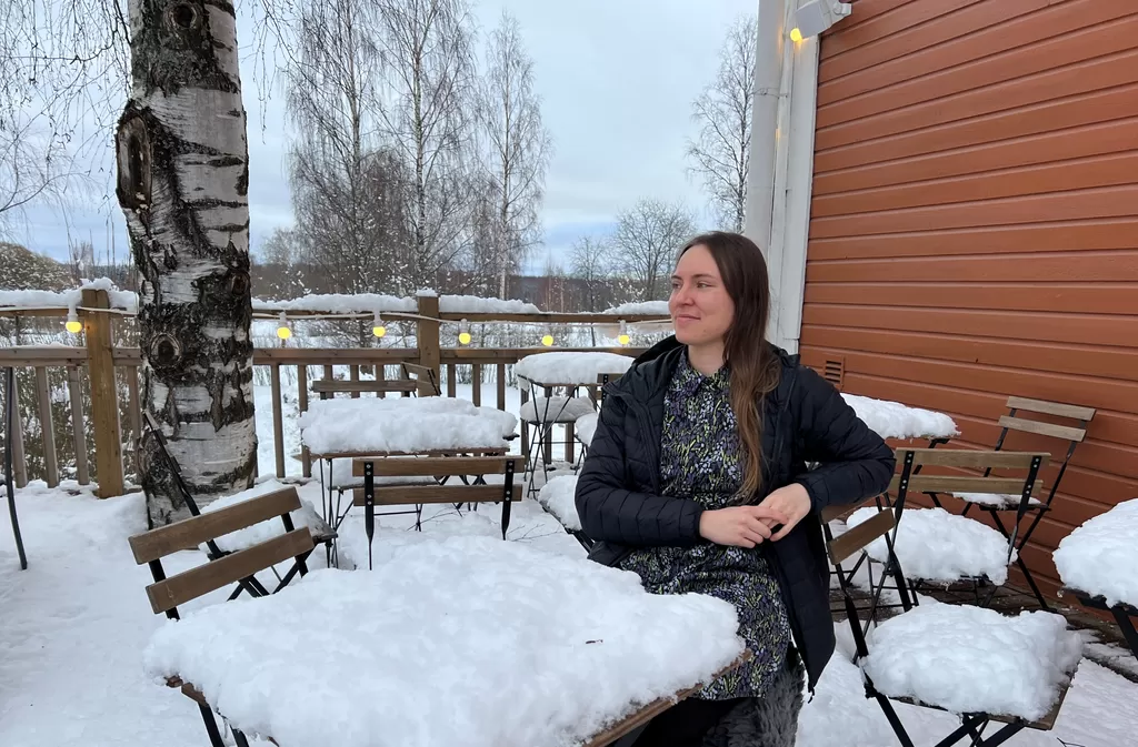 Terhi Adler viihtyy Vinhan kirjailijaresidenssissä kaksi viikkoa.