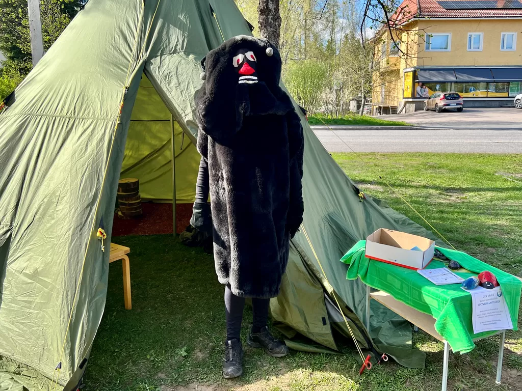 Ulkona kävijöitä oli vastassa Haisuli. Jopa hieman tapojensa vastaisesti Haisuli käyttäytyi tapahtumassa oikein kiltisti. 