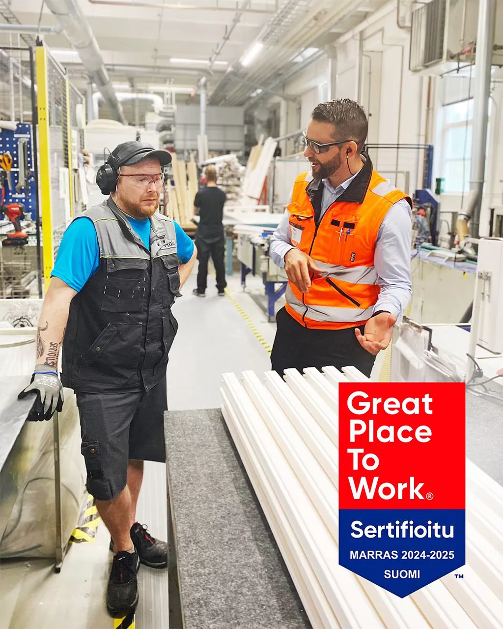 Tule mukaan Great Place to Work -sertifioituun työpaikkaan! Kuvassa keskustelevat Veikko Järvinen ja Jaakko Anttila.